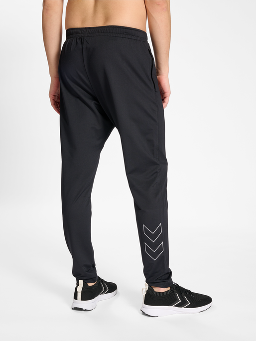 hmlTE STRENGTH TRAINING PANTS, BLACK, model