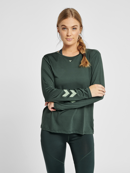hmlTAYLOR T-SHIRT L/S, DARKEST SPRUCE, model