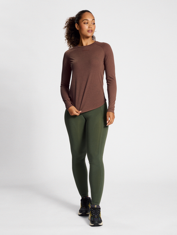 hmlMT VANJA T-SHIRT L/S, NUTMEG, model