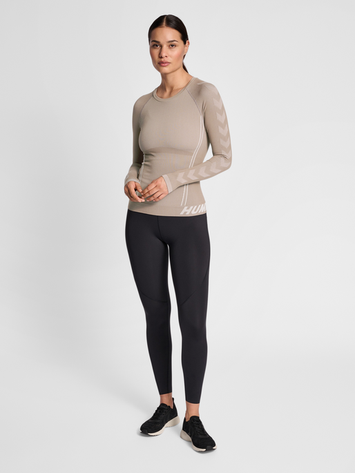 hmlTE CHRISTEL SEAMLESS T-SHIRT L/S, CHATEAU GRAY, model