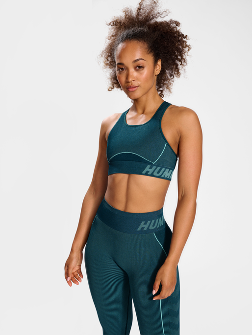 hmlTE CHRISTEL SEAMLESS SPORTS TOP, DEEP TEAL, model