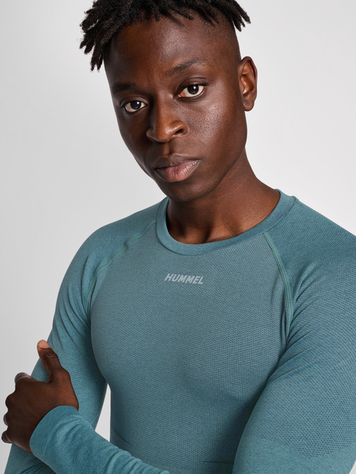 hmlTE MIKE SEAMLESS T-SHIRT L/S, NORTH ATLANTIC/ASPHALT MELANGE, model