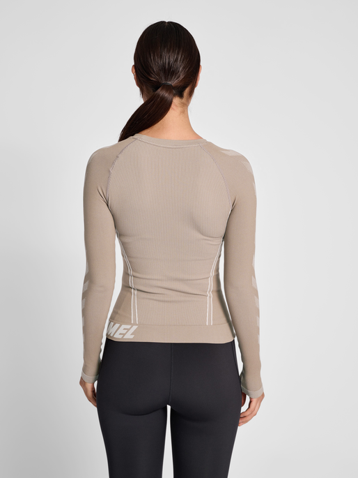 hmlTE CHRISTEL SEAMLESS T-SHIRT L/S, CHATEAU GRAY, model