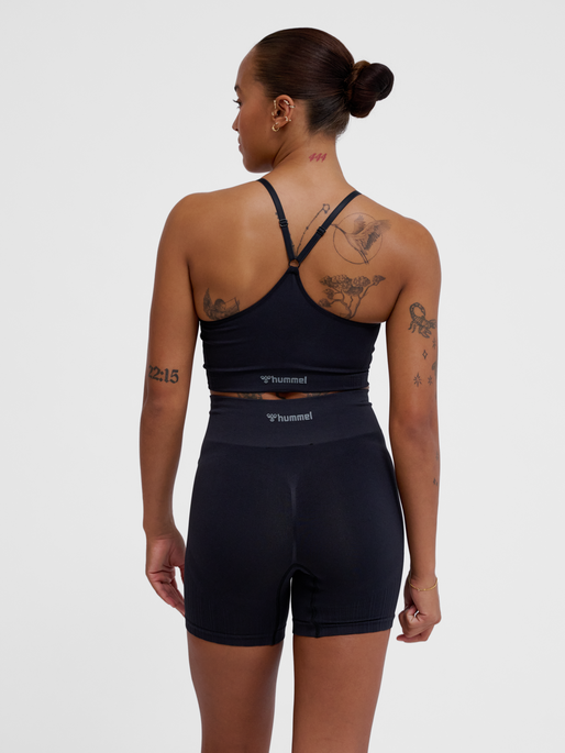hmlMT DEFINE SEAMLESS PADDED BRA, BLACK, model