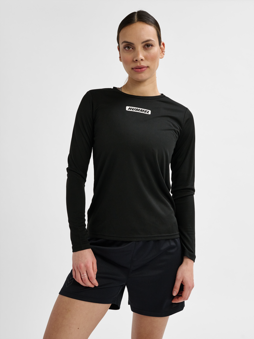 hmlTE TOLA T-SHIRT L/S, BLACK, model