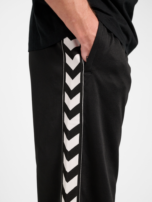 hmlCLUB CHEVRON TRACK PANTS, BLACK, model