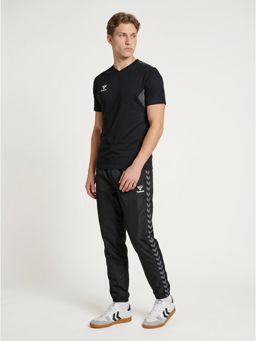 hmlAUTHENTIC CO T-SHIRT S/S, BLACK, model