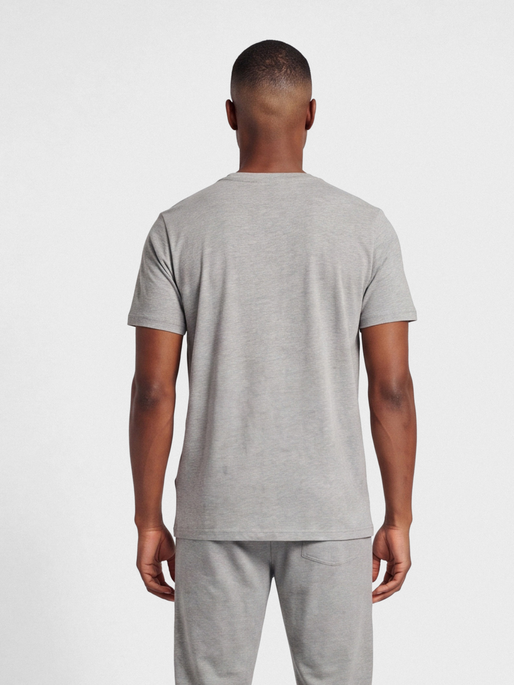 hmlGO 2.0 LOGO T-SHIRT S/S, GREY MELANGE, model