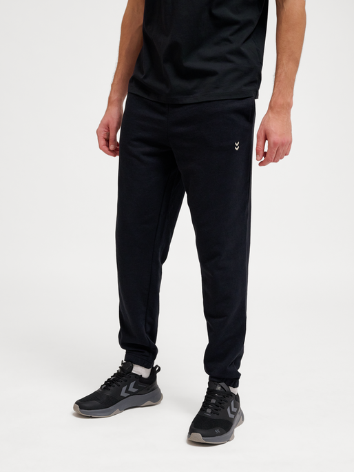 hmlPULSE SWEAT PANTS, BLACK, model