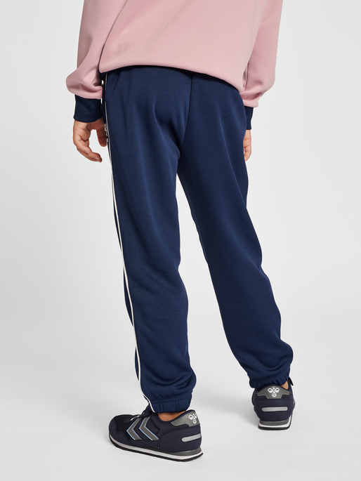 hmlLUBAGO TRACKSUIT, ZEPHYR, model