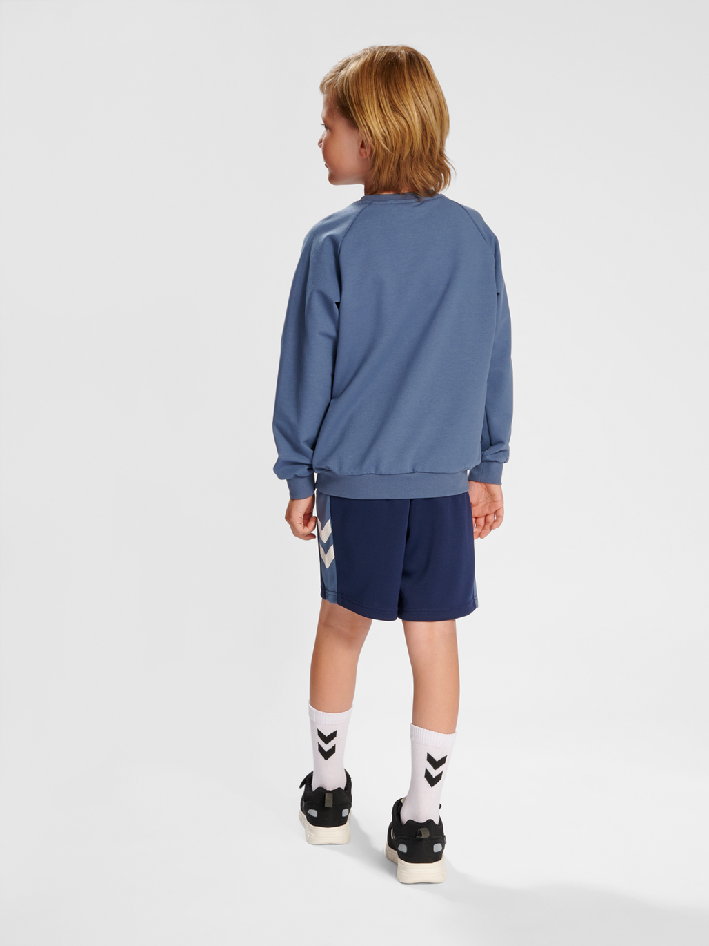 hmlMARTY SHORTS, BLACK IRIS, model