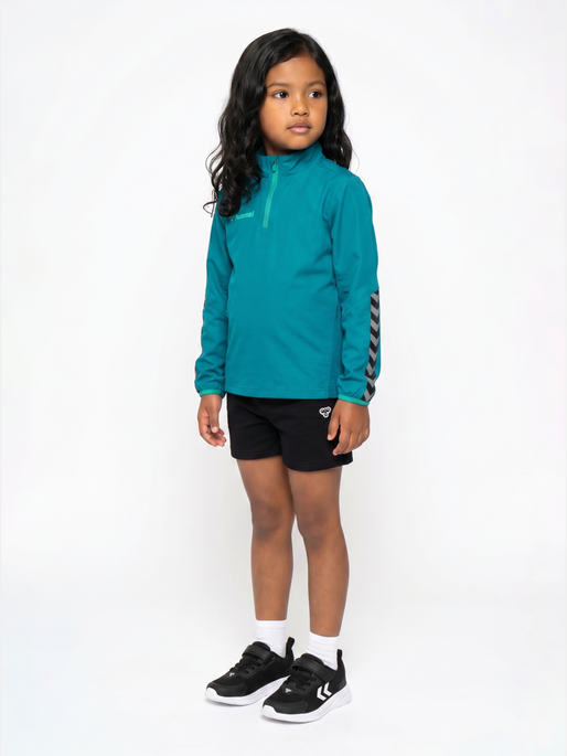 hmlAUTHENTIC KIDS WIND BREAKER , CELESTIAL, model