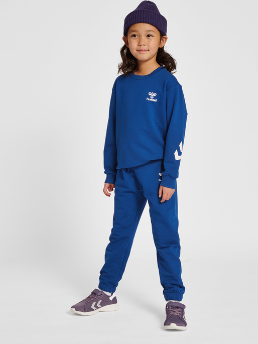 hmlVENTI TRACKSUIT, NAVY PEONY, model