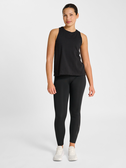 hmlYOGA CANJA LOOSE TOP, BLACK, model