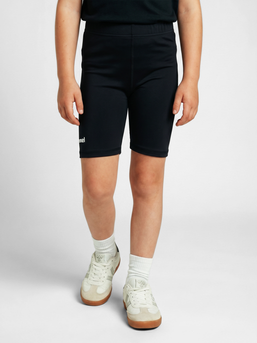 hmlBL ESSENTIAL SHORT TIGHTS KIDS, BLACK, model