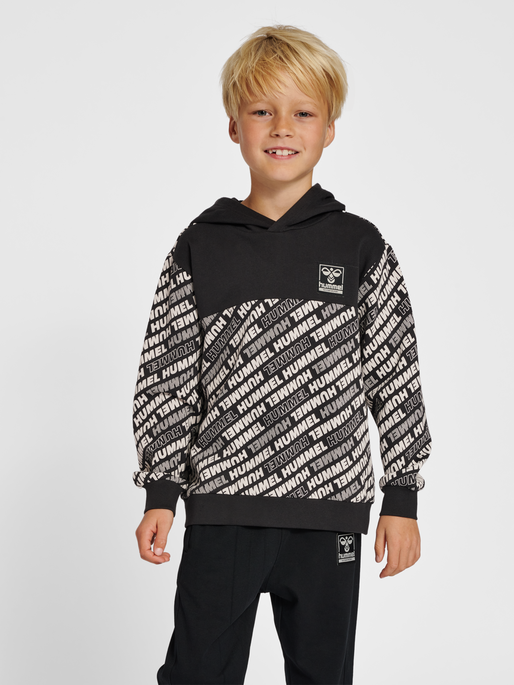 hmlCAMERON HOODIE, BLACK, model