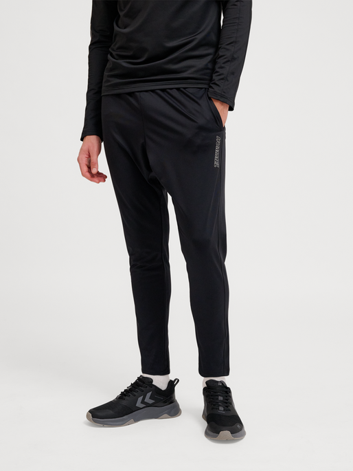 hmlTE STRENGTH TRAINING PANTS, BLACK, model