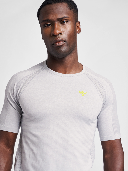 hmlGG12 TRAINING SEAMLESS S/S, ALLOY MELANGE, model