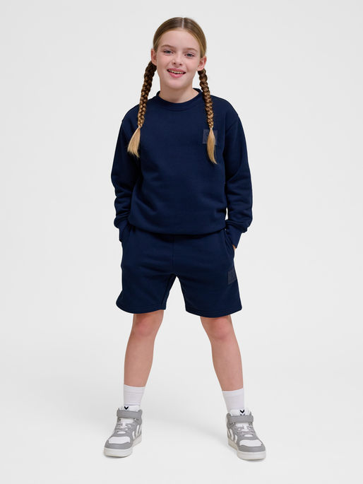 hmlCLEAN ADJUSTABLE SHORTS, BLACK IRIS, model