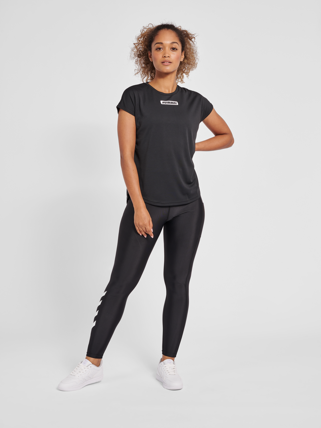 hummel TE TOLA LOOSE T-SHIRT - BLACK 