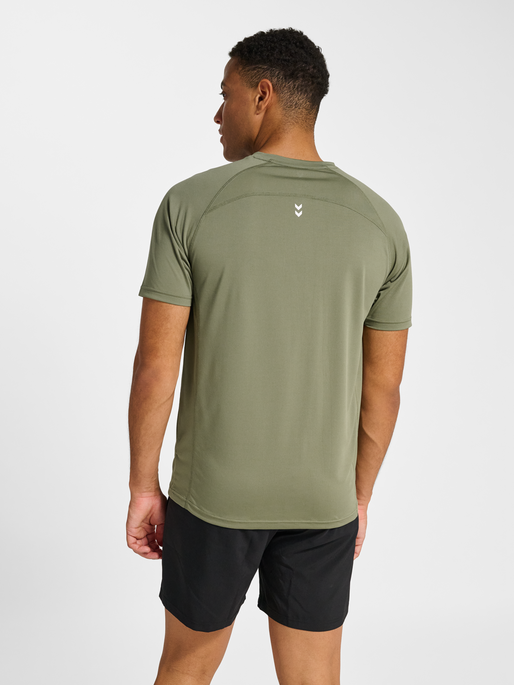 hmlPULSE WORKOUT T-SHIRT S/S, DEEP LICHEN GREEN, model