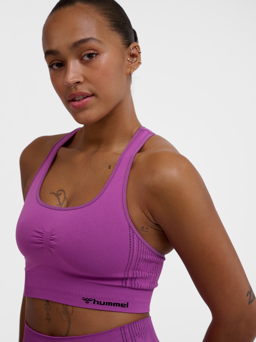 hmlMT SHAPING SEAMLESS SPORTS TOP, CATTLEYA ORCHID, model