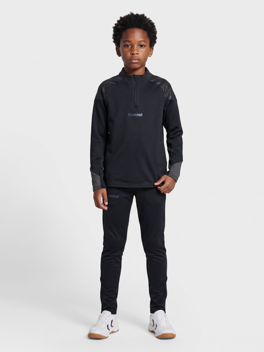 hmlBLAZE26 PRO TRAINING HALFZIP KID, BLACK, model