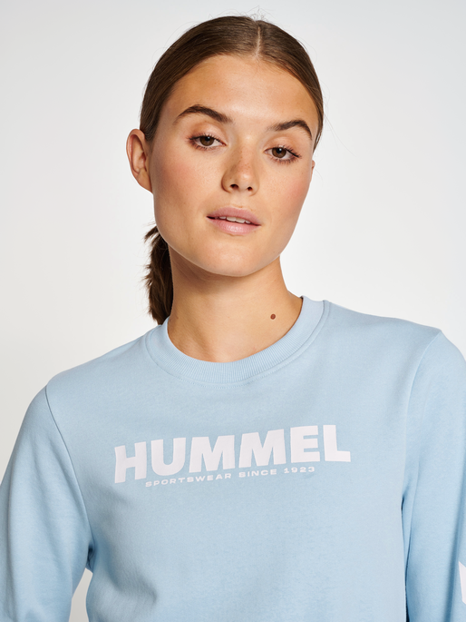 hmlLEGACY WOMAN SWEATSHIRT, CELESTIAL BLUE, model