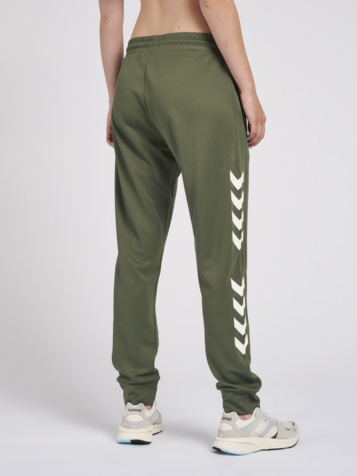 hmlLEGACY POLY WOMAN REGULAR PANTS, BEETLE, model