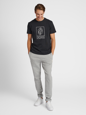 hmlGG12 SWEAT PANTS, GREY MELANGE, model