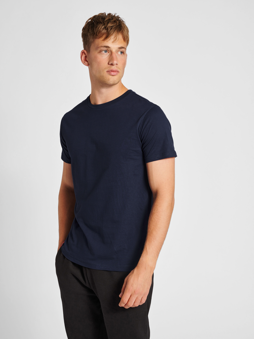 hummel RED BASIC T-SHIRT S/S - MARINE | hummel.net