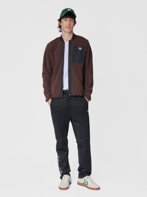 hmlFLEECE ZIP JACKET BEE, CHOCOLATE PLUM, model
