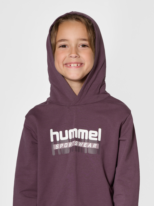 hmlTUKAS HOODIE, HUCKLEBERRY, model