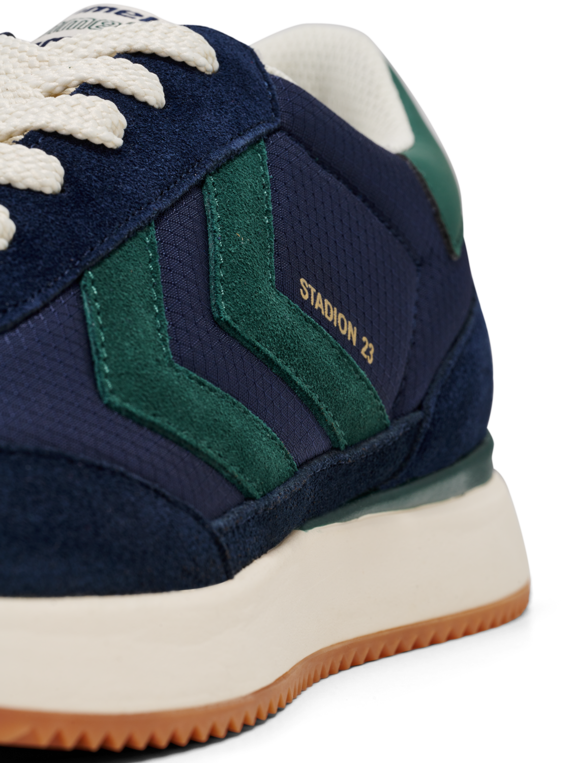 STADION 23, BLACK IRIS, packshot