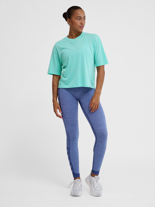 hmlMT VANJA BOXY SHORT T-SHIRT, POOL BLUE, model