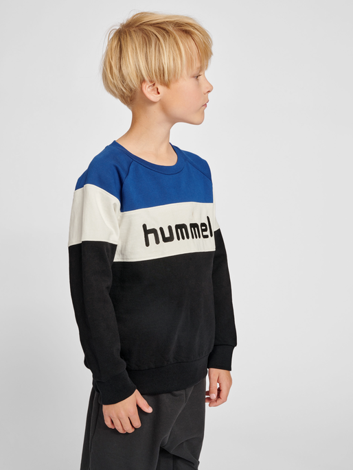 Hummel sales sweatshirt price