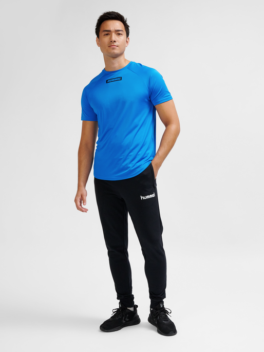 hmlTE TOPAZ T-SHIRT, INDIGO BUNTING, model