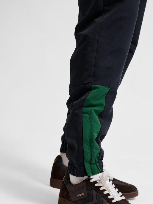hmlTRACKSUIT PANTS SPORTSWEAR, BLACK, model