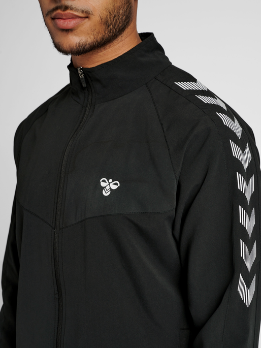 hmlGG12 TRACK JACKET, BLACK, model