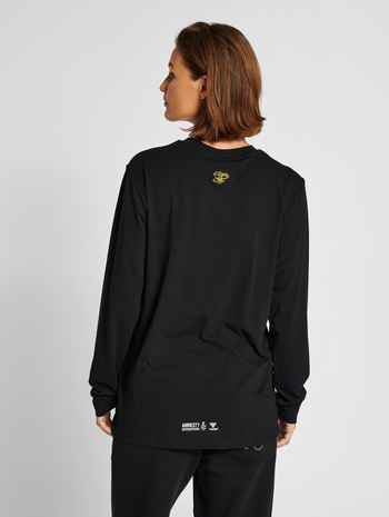 hmlAMNESTY T-SHIRT L/S, BLACK, model