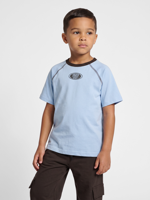 hmlTIMMI RAGLAN T-SHIRT S/S, CASHMERE BLUE, model