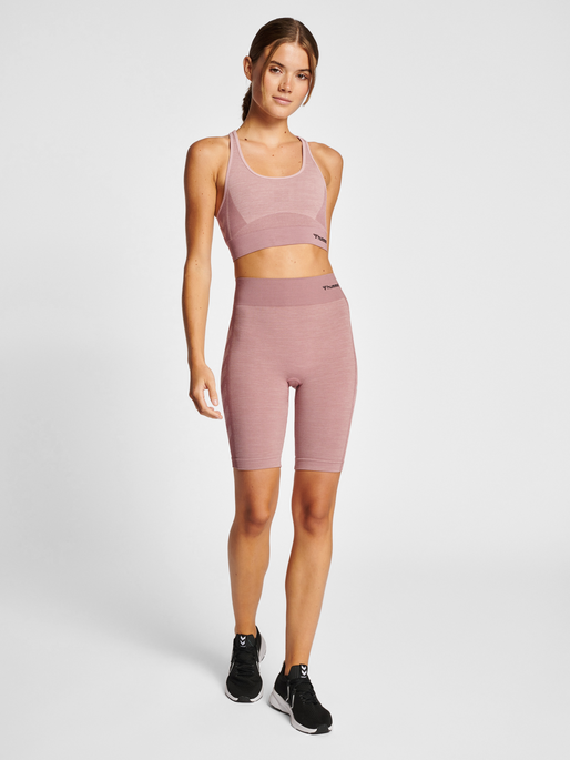 hmlCLEA SEAMLESS SPORTS TOP, WOODROSE, model