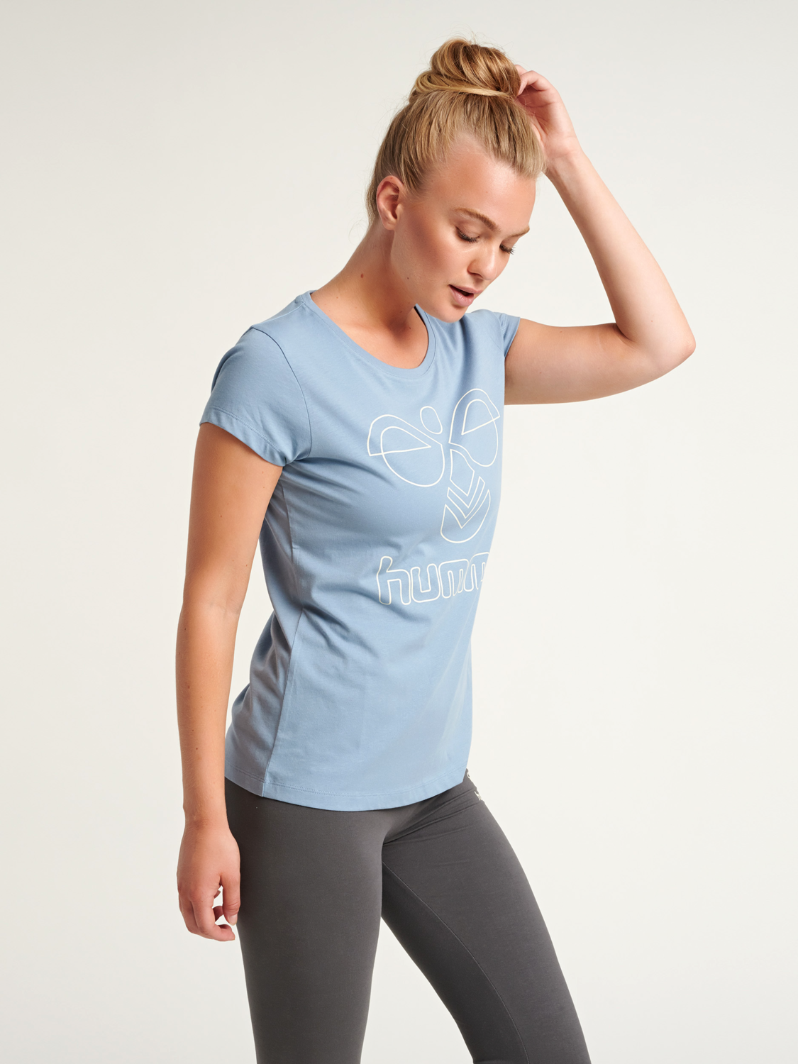 yoga pants and t shirt