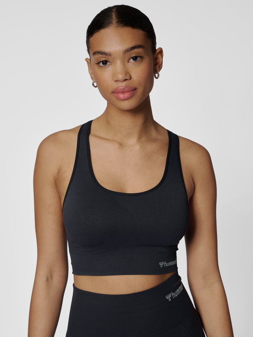 hmlTIF SEAMLESS SPORTS TOP, BLACK, model