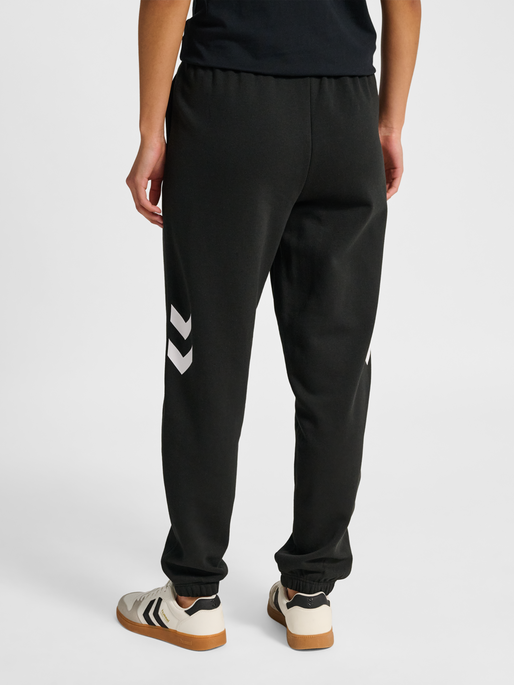 hmlLEGACY 2.0 W SWEATPANTS, BLACK, model