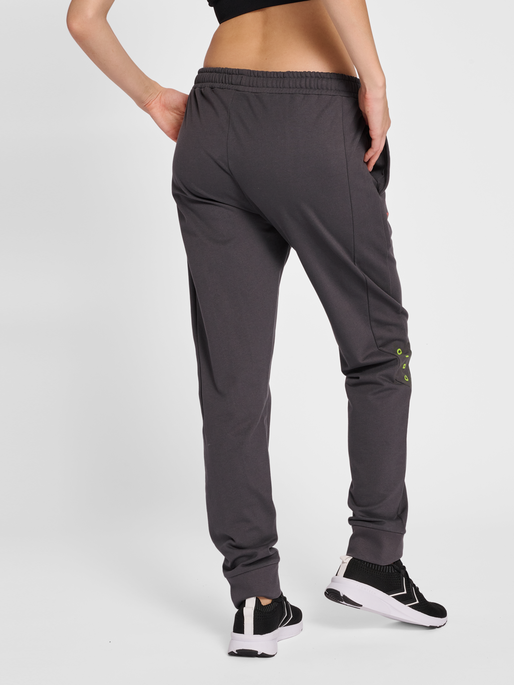 hmlOFFGRID COTTON PANTS WO, FORGED IRON/NASTURIUM, model
