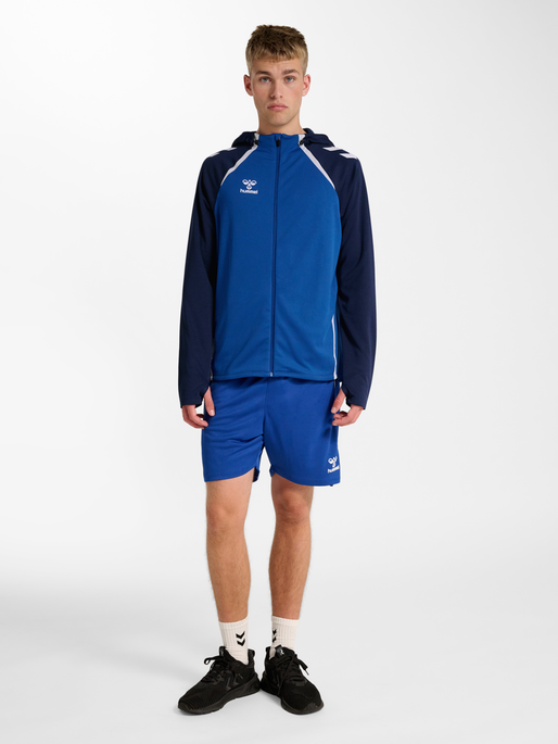 hmlLEAD 2.0 ZIP HOODIE, TRUE BLUE/MARINE, model