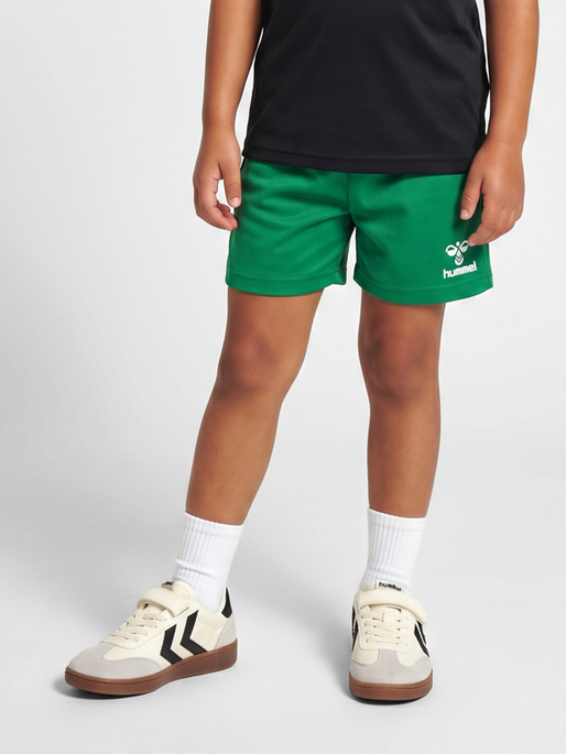 hmlESSENTIAL SHORTS KIDS, JELLY BEAN, model