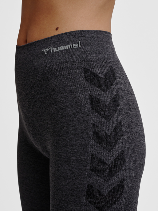 hmlCI SEAMLESS CYCLING SHORTS, BLACK MELANGE, model