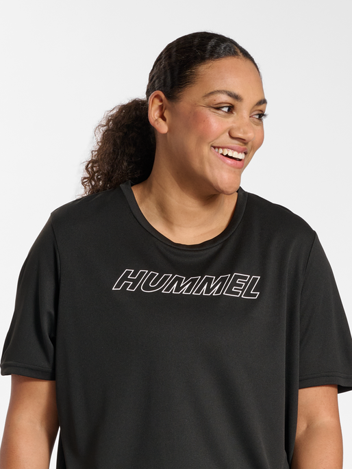 hmlTE CURVY T-SHIRT PLUS, BLACK, model